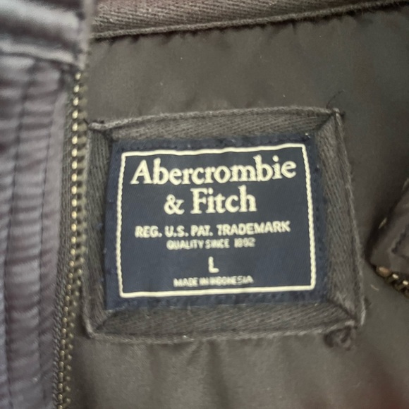 Abercrombie and Fitch Pull Over - Picture 4 of 4
